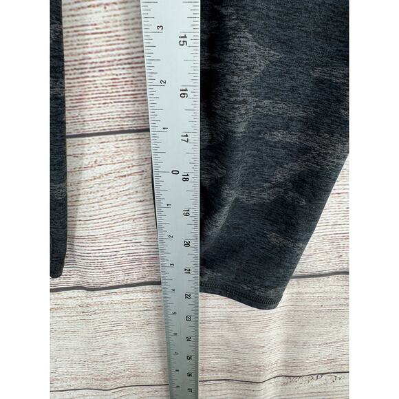 Vuori Clean Elevation Camo Leggings Womens XS Short Gray Camouflage - Picture 10 of 10
